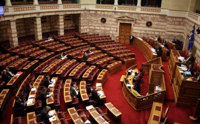 «Ανταρσία» 30 βουλευτών ΝΔ και ΠΑΣΟΚ