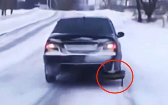 Σας «έπιασε» λάστιχο στο χιόνι; Επική πατέντα!