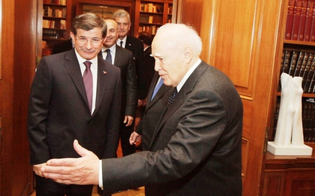 Παπούλιας σε Νταβούτογλου: Να είμαστε καλοί γείτονες (vid)