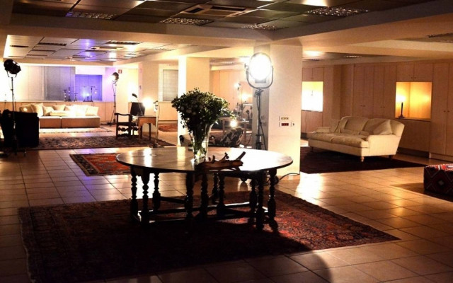 Έκθεση χειροποίητων φωτιστικών και επίπλων