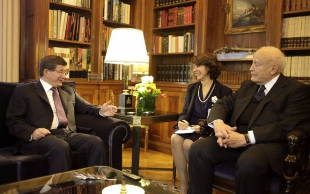 H σπόντα Νταβούτογλου στον Παπούλια