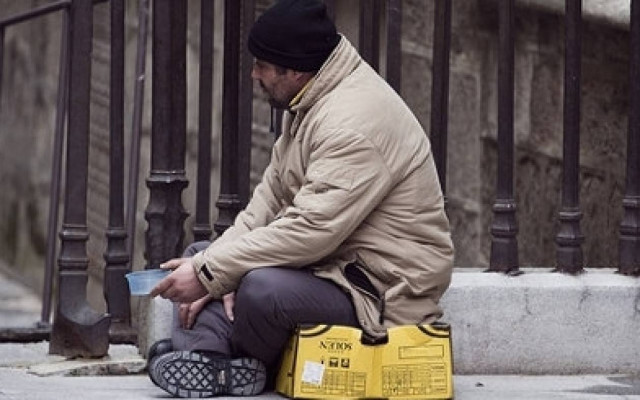 Ανοίγει η ψαλίδα πλούσιων-φτωχών στην Ισπανία