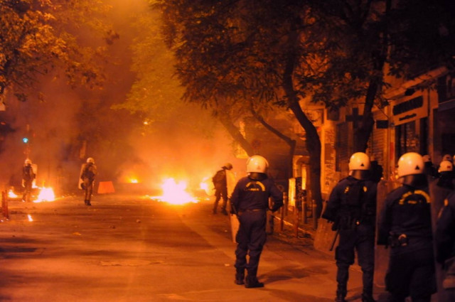 Επεισόδια στο κέντρο της Αθήνας: 211 οι προσαγωγές