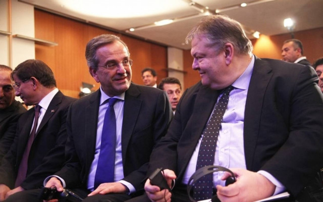 Η τρόικα «αποσύρει» τον Σαμαρά