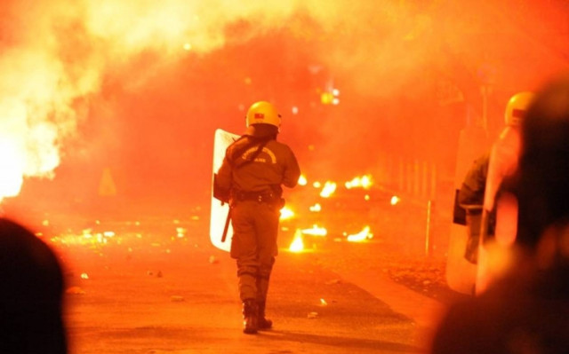 Πεδίο μάχης η Αθήνα (pics)