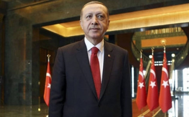 Ο Ερντογάν υπερασπίστηκε το παλάτι του...