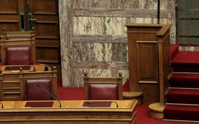 Δεν αντέχει τη Βουλή ο Σαμαράς