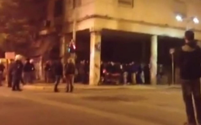 Σάλος: Βίντεο δείχνει άνδρες της ασφάλειας με κουκούλες