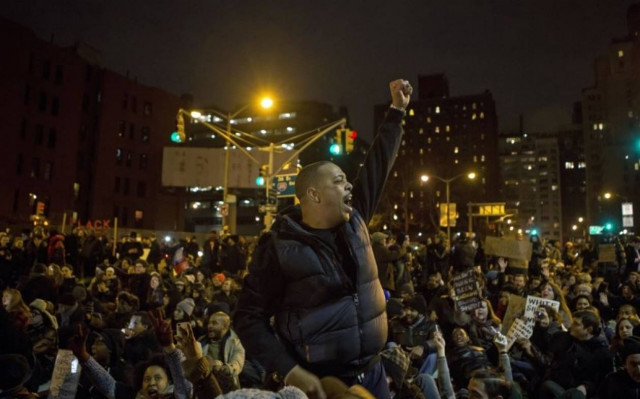 ΗΠΑ: Αυξάνεται η οργή για την αστυνομική βία εναντίον μαύρων