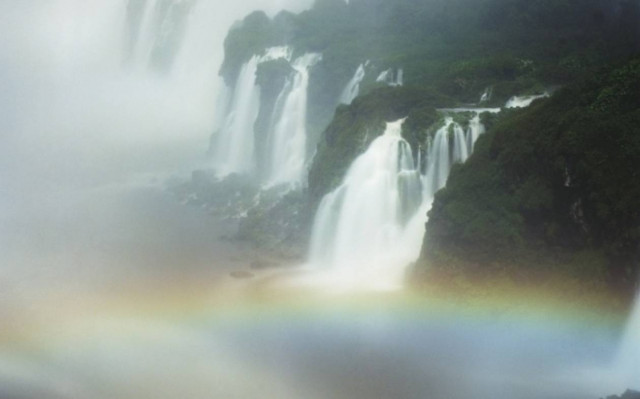 Tοπία «ζωντανεύουν» κάτω από την πανσέληνο!