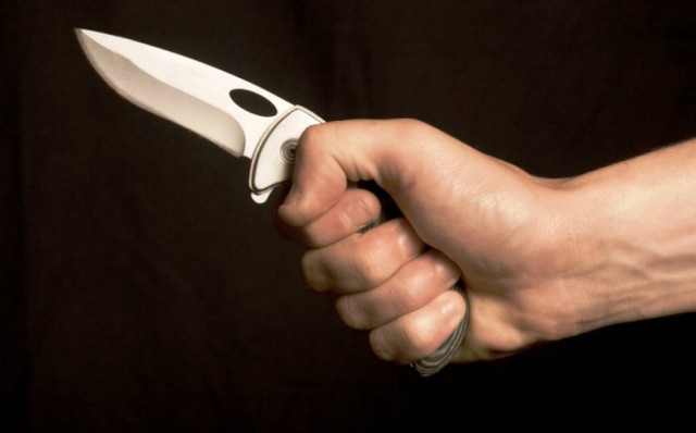 Τον μαχαίρωσαν στην κοιλιά και τον άφησαν αιμόφυρτο