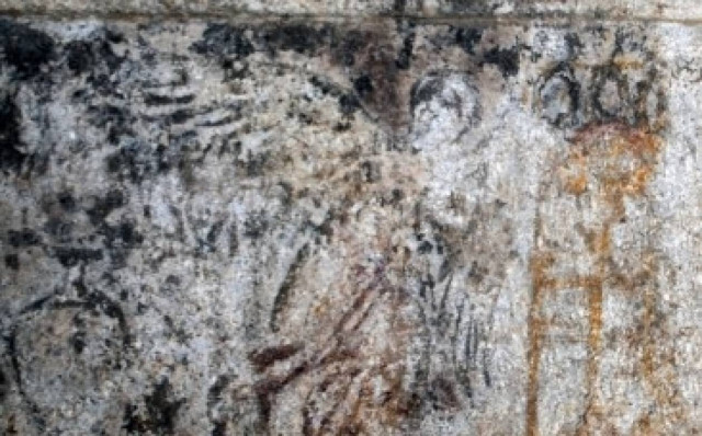 Αμφίπολη – Η θεά Νίκη στα επιστύλια δείχνει βασιλιά