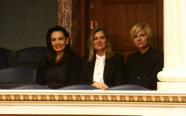 Η Γεωργία Σαμαρά στα θεωρεία της Βουλής (pic)