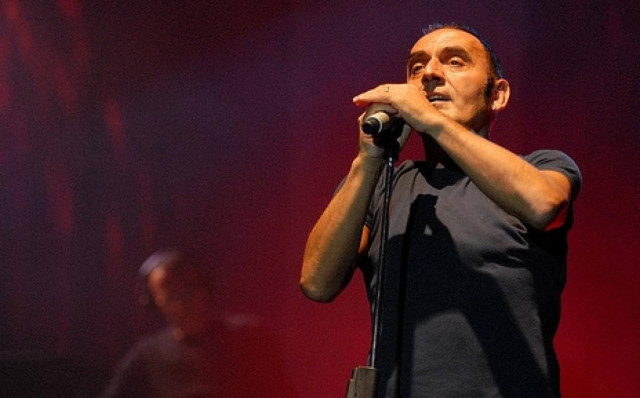 Πέθανε στη σκηνή διάσημος Ιταλός τραγουδιστής!