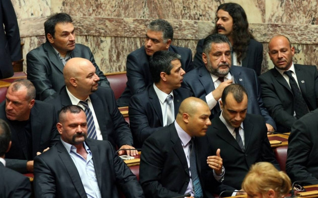 Ψάχνουν τρεις «χρυσαυγίτικες» ψήφους!