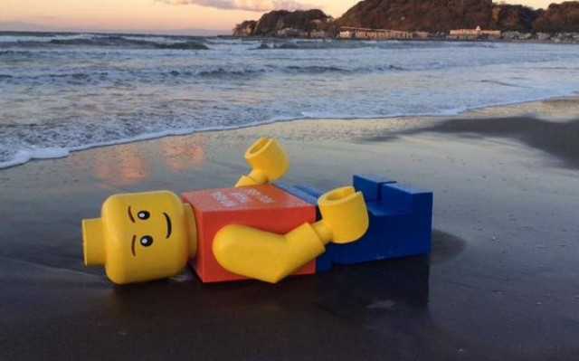Ένας γιγάντιος Legoman… ξεβράστηκε στην Ιαπωνία