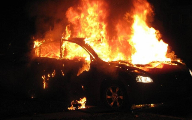 Αυτοκίνητο τυλίχθηκε στις φλόγες
