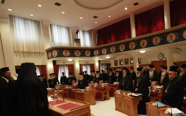 Διαρκής Ιερά Σύνοδος: Υπέρ του μητροπολίτη Σύρου