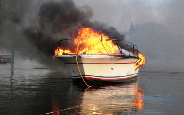 Καταστράφηκε από πυρκαγιά σκάφος αναψυχής στον Αγ. Νικόλαο