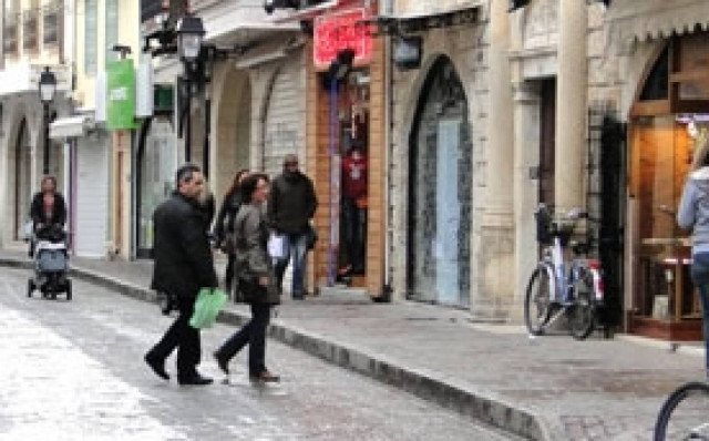 Λευκά Χριστούγεννα, άδεια μαγαζιά