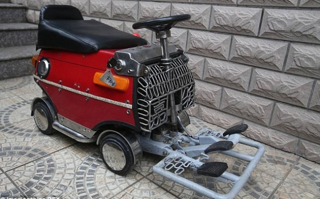 Κινέζος έφτιαξε το μικρότερο αυτοκίνητο στον κόσμο