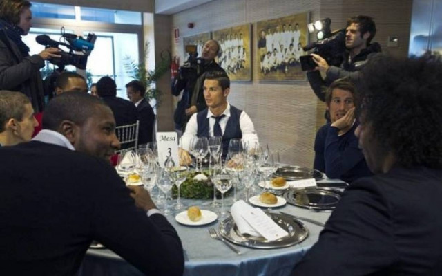 Ρόναλντο και Μπουρούσης μαζί στο δείπνο της Ρεάλ (vid)
