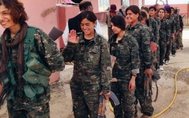 Δεκαπεντάχρονα κορίτσια παίρνουν τα όπλα κατά ISIS