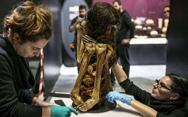 Μούμια ηλικίας 1.000 ετών ανακαλύφθηκε στο Περού (pics)