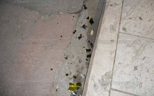 Μπουκάλι εξ… ουρανού παραλίγο να τραυματίσει νεαρό