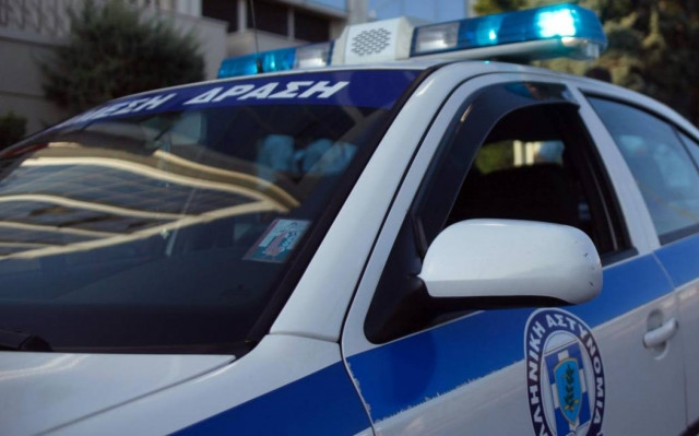 Αστυνομικός σε σπείρα που εξαπατούσε επιχειρηματίες