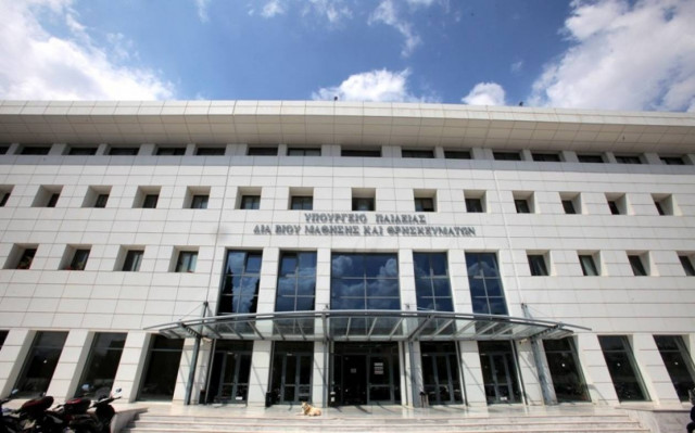 Άγνωστοι εισέβαλαν στο υπουργείο Παιδείας