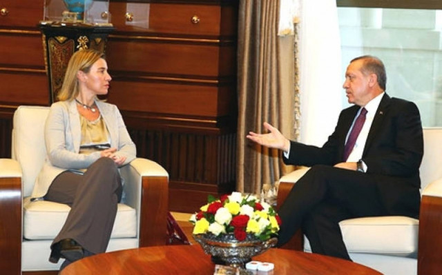 «Πόλεμος» ΕΕ – Ερντογάν για τις συλλήψεις των δημοσιογράφων