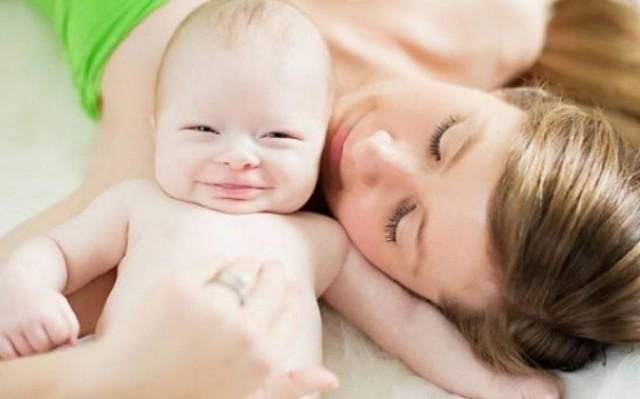 Πώς μπορεί να φανεί χρήσιμο το baby oil, σε μια νέα μαμά