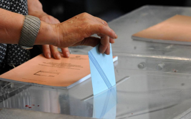 Δημοσκόπηση: Προβάδισμα του ΣΥΡΙΖΑ με 4%