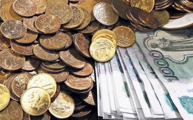 Υπό κατάρρευση το ρούβλι