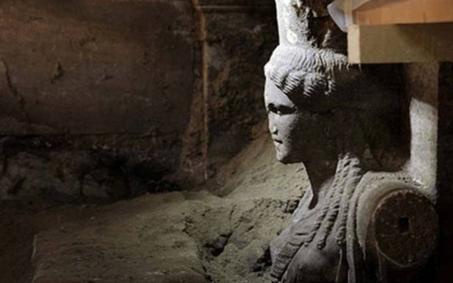 Amphipolis -Is this Alexander the great's tomb or Rhoxane's?