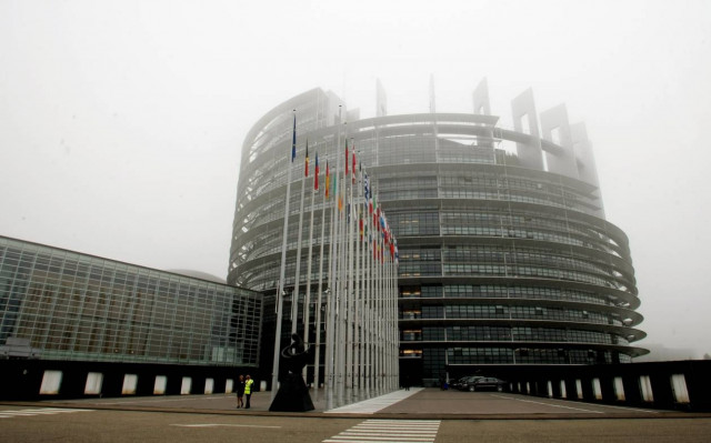 Ενωμένη Ομάδα Αριστεράς: Προκλητικές παρεμβάσεις στην Ελλάδα