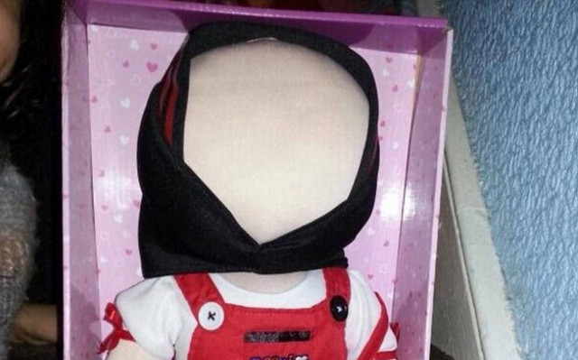 H ανατριχιαστική κούκλα των ισλαμιστών (pic)