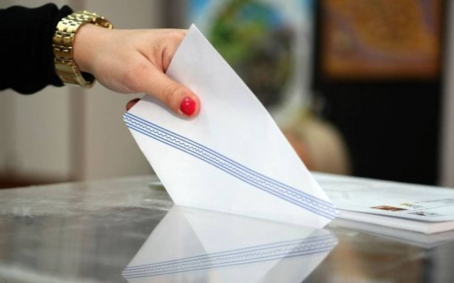 «Βροχή» παραιτήσεων από κρατικές θέσεις – Μύρισε εκλογές