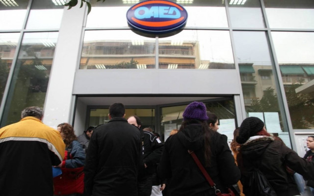 Επίδομα ανεργίας: Ποιοι δικαιούνται δώρο Χριστουγέννων;