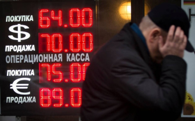 Στα τάρταρα το ρούβλι, φόβοι για ντόμινο