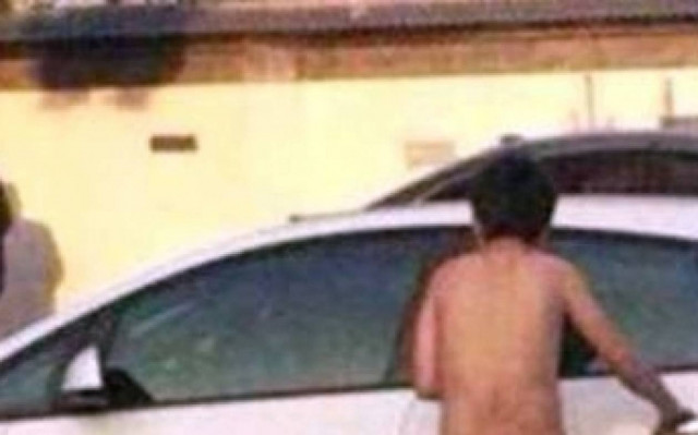 Έπιασε «στα πράσα» το σύζυγό της με τη δίδυμη αδελφή της