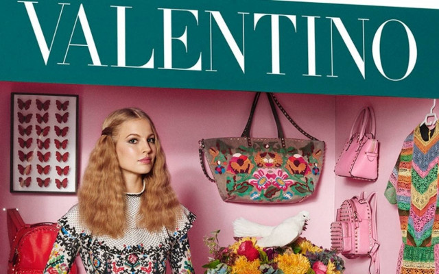 Μοντέλα σε συσκευασία Barbie από τη Vogue