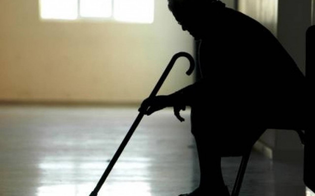 Εφιαλτικές στιγμές για ηλικιωμένη γυναίκα στον Μύτικα