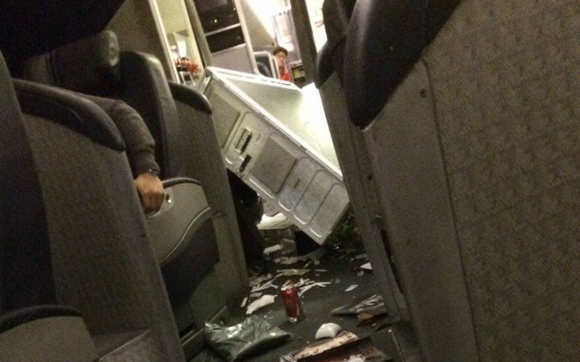 Τρόμος στον αέρα - Αεροπλάνο μέσα σε καταιγίδα (video)