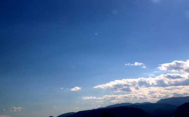 Καιρός: Λίγες βροχές στα νότια – Λιακάδα στην υπόλοιπη χώρα