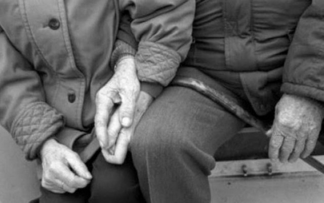 Συνελήφθησαν κουκουλοφόροι που λήστεψαν ηλικιωμένο ζευγάρι