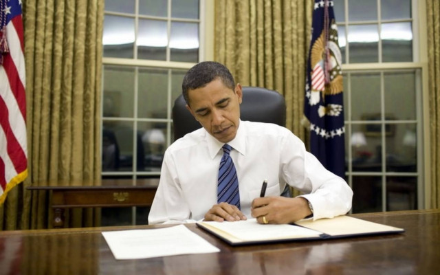 Ο Ομπάμα υπέγραψε τις νέες κυρώσεις κατά της Ρωσίας