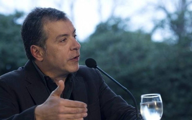 Θεοδωράκης: Να κάνουν ένα βήμα πίσω Σαμαράς και Τσίπρας