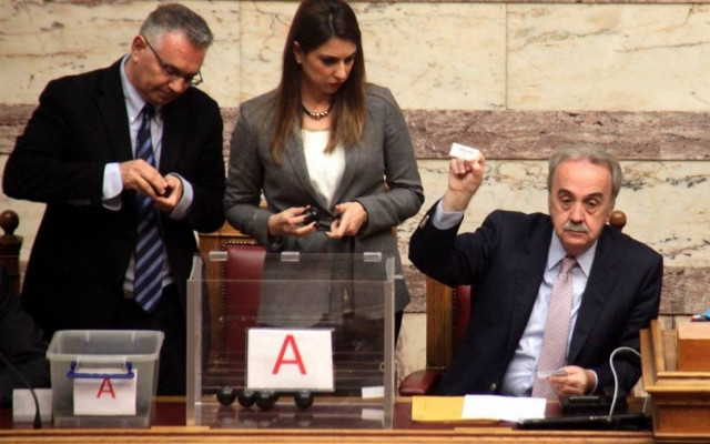 Τα μέλη του Ειδικού Δικαστηρίου για τον Γ. Παπακωνσταντίνου